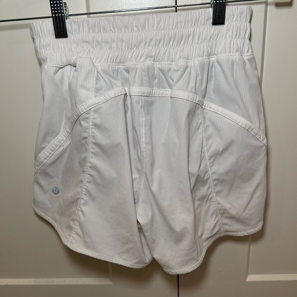 Lululemon Track That Medium Rise Shorts 5” - Size 4 - Picture 5 of 8
